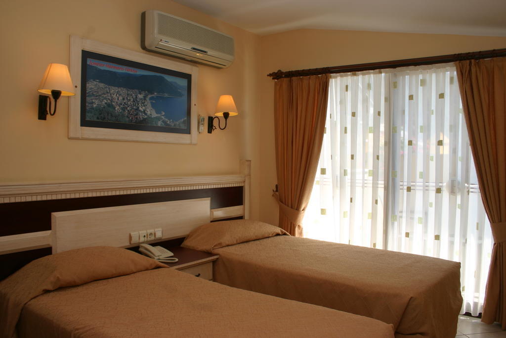 מרמריס Bonjour Hotel חדר תמונה