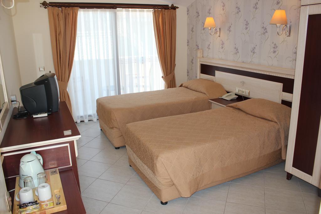 מרמריס Bonjour Hotel חדר תמונה