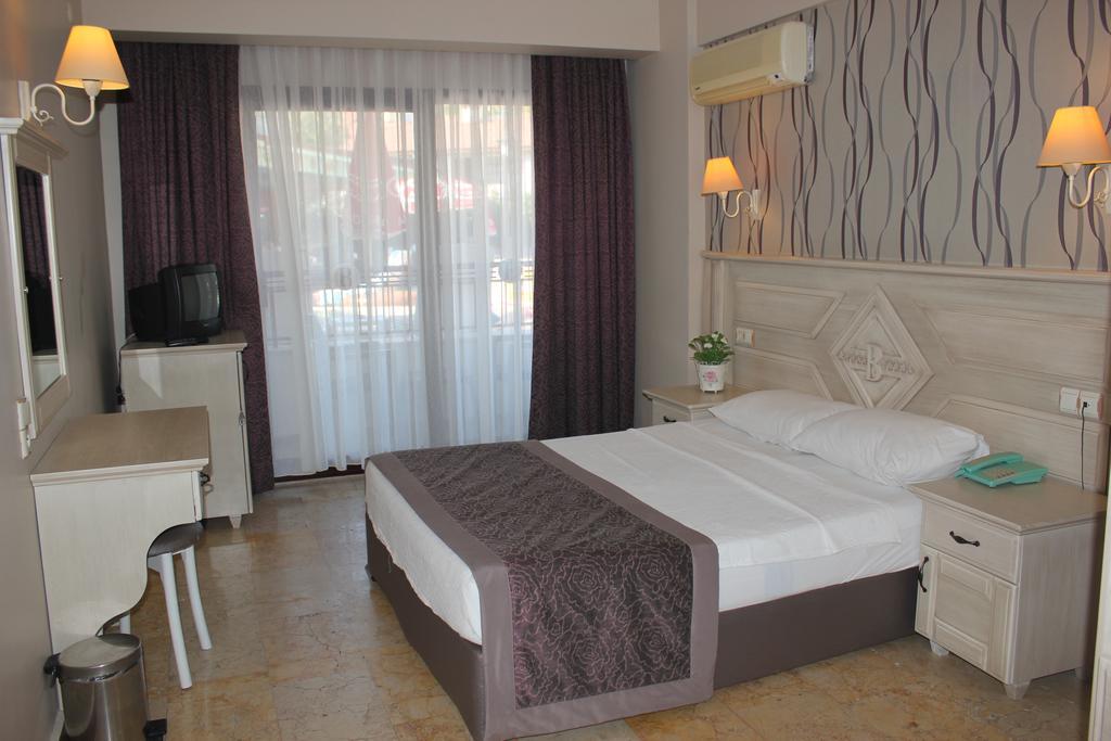 מרמריס Bonjour Hotel חדר תמונה