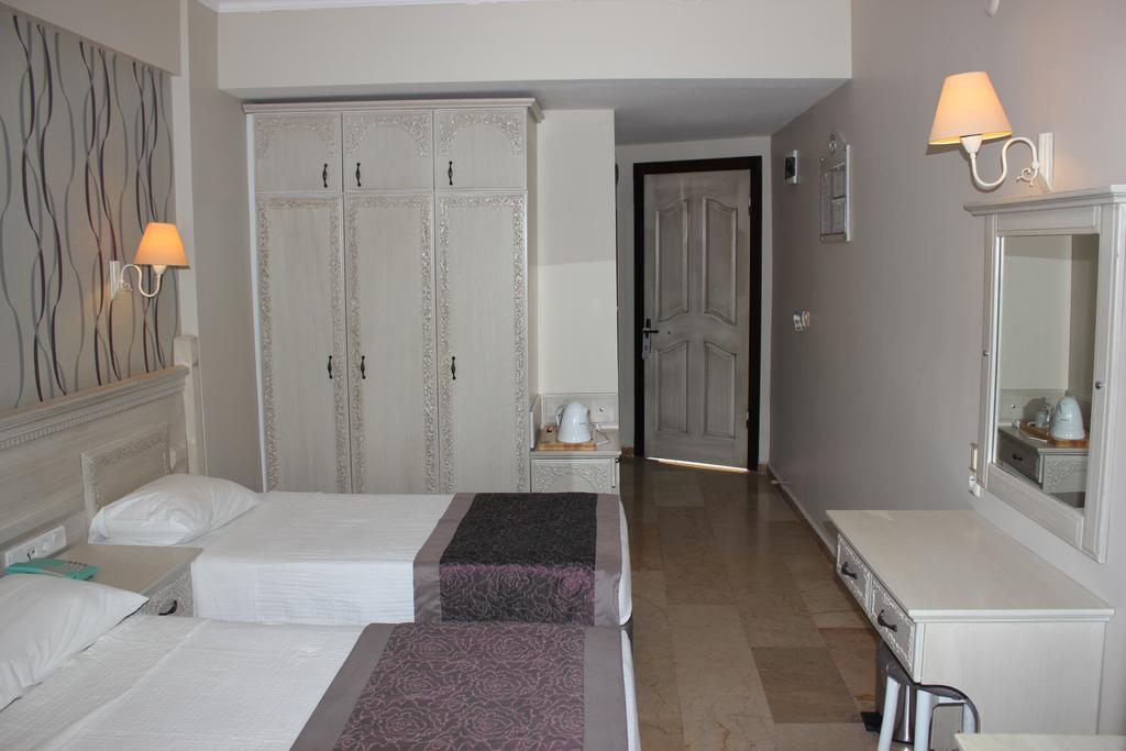 מרמריס Bonjour Hotel חדר תמונה