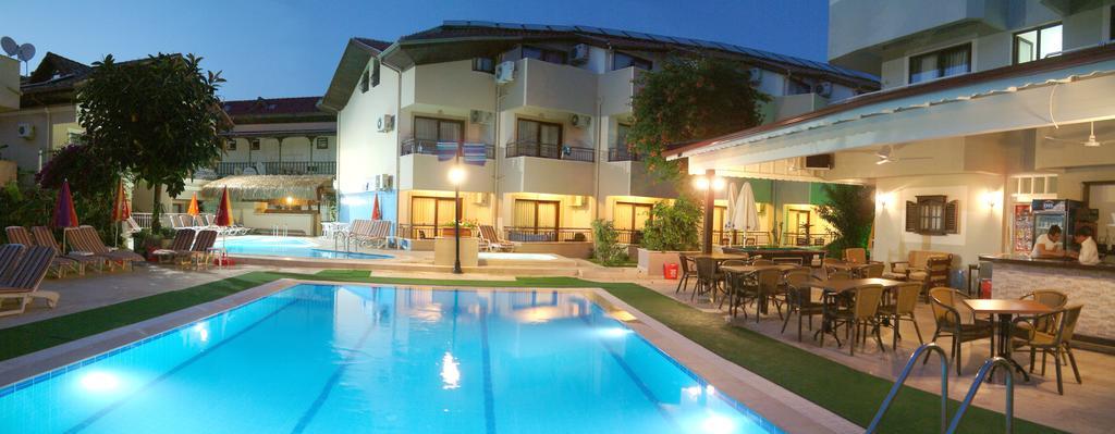 מרמריס Bonjour Hotel מראה חיצוני תמונה