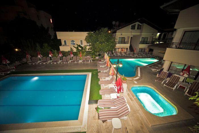 מרמריס Bonjour Hotel מראה חיצוני תמונה