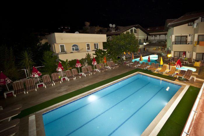 מרמריס Bonjour Hotel מראה חיצוני תמונה