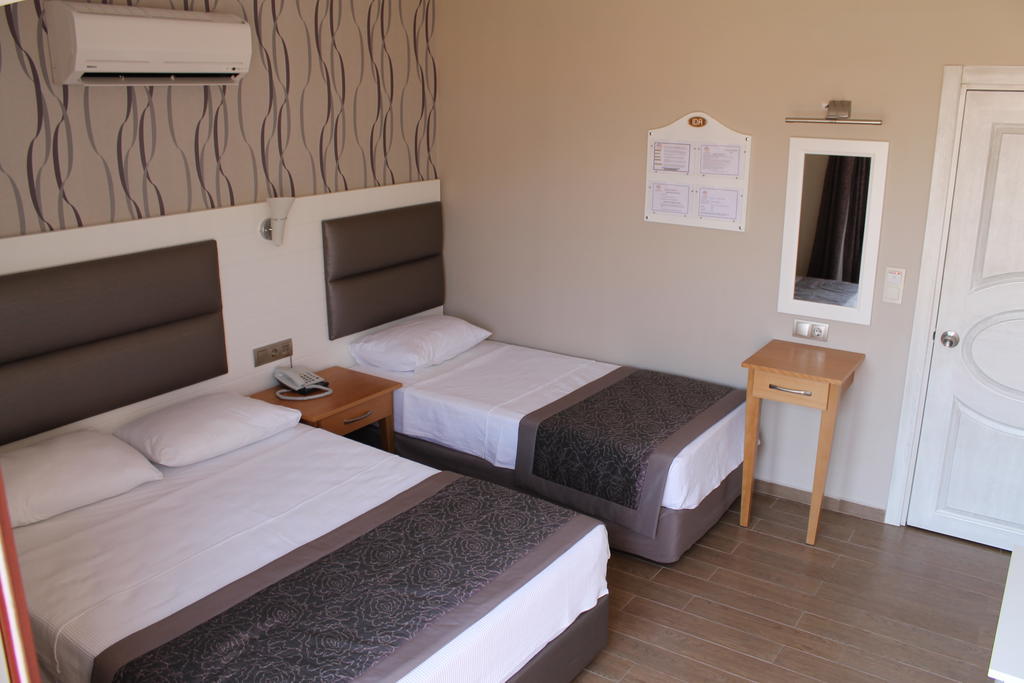 מרמריס Bonjour Hotel מראה חיצוני תמונה